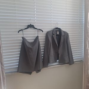 Anne Klein Dark Gray Skirt Suit Size 10